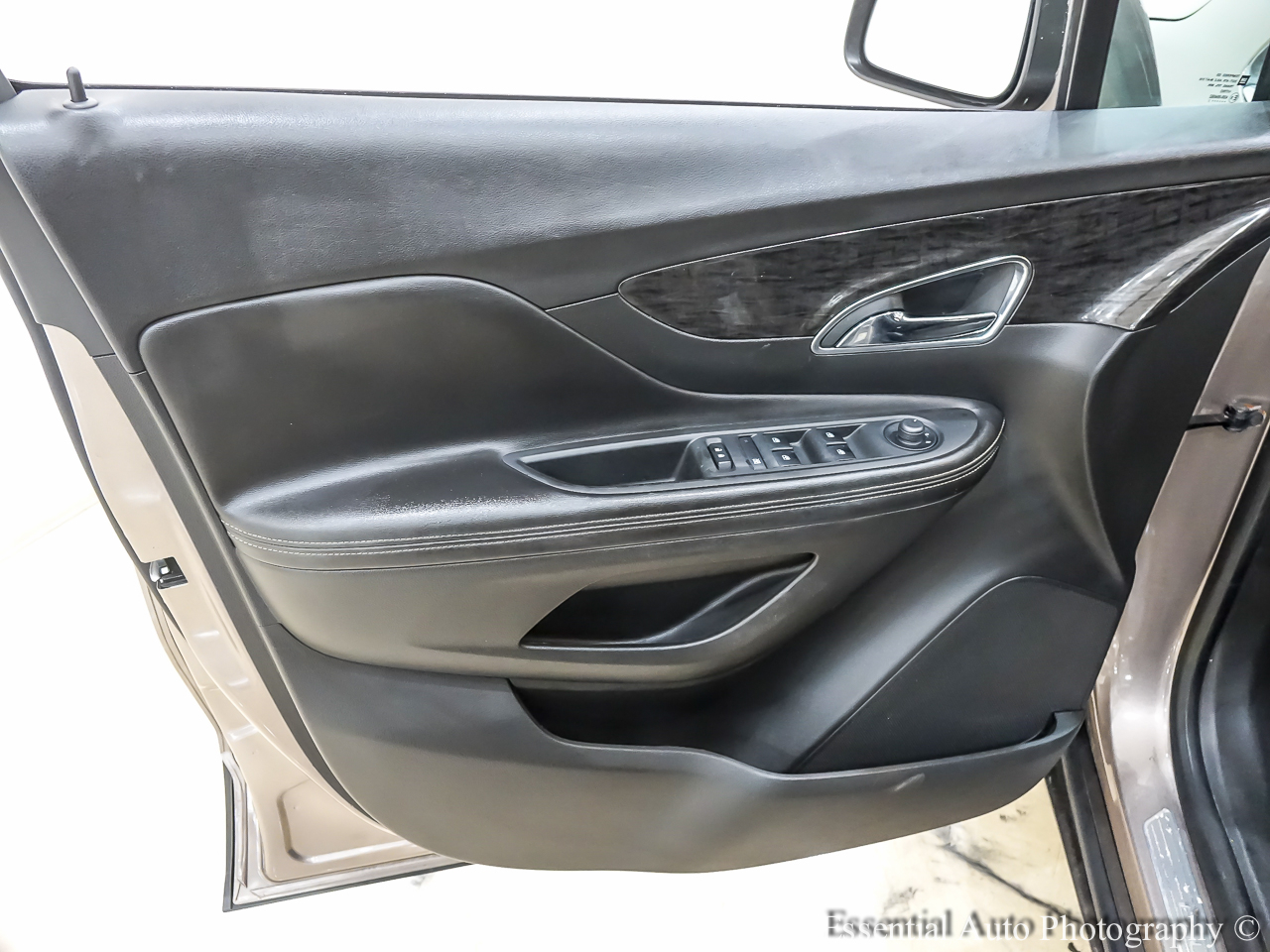 Vehicle image 26 of 37