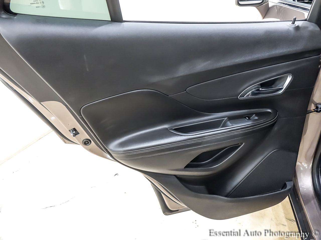 Vehicle image 27 of 37
