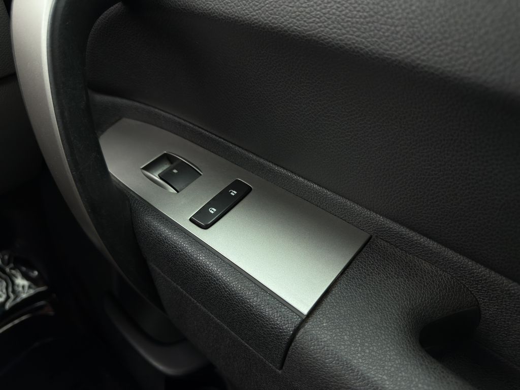 Vehicle image 16 of 19