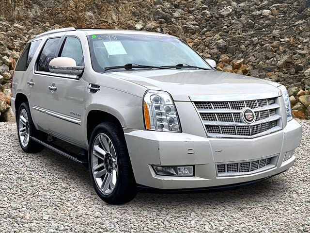 2013 Cadillac Escalade Platinum Edition Image 2 of 27