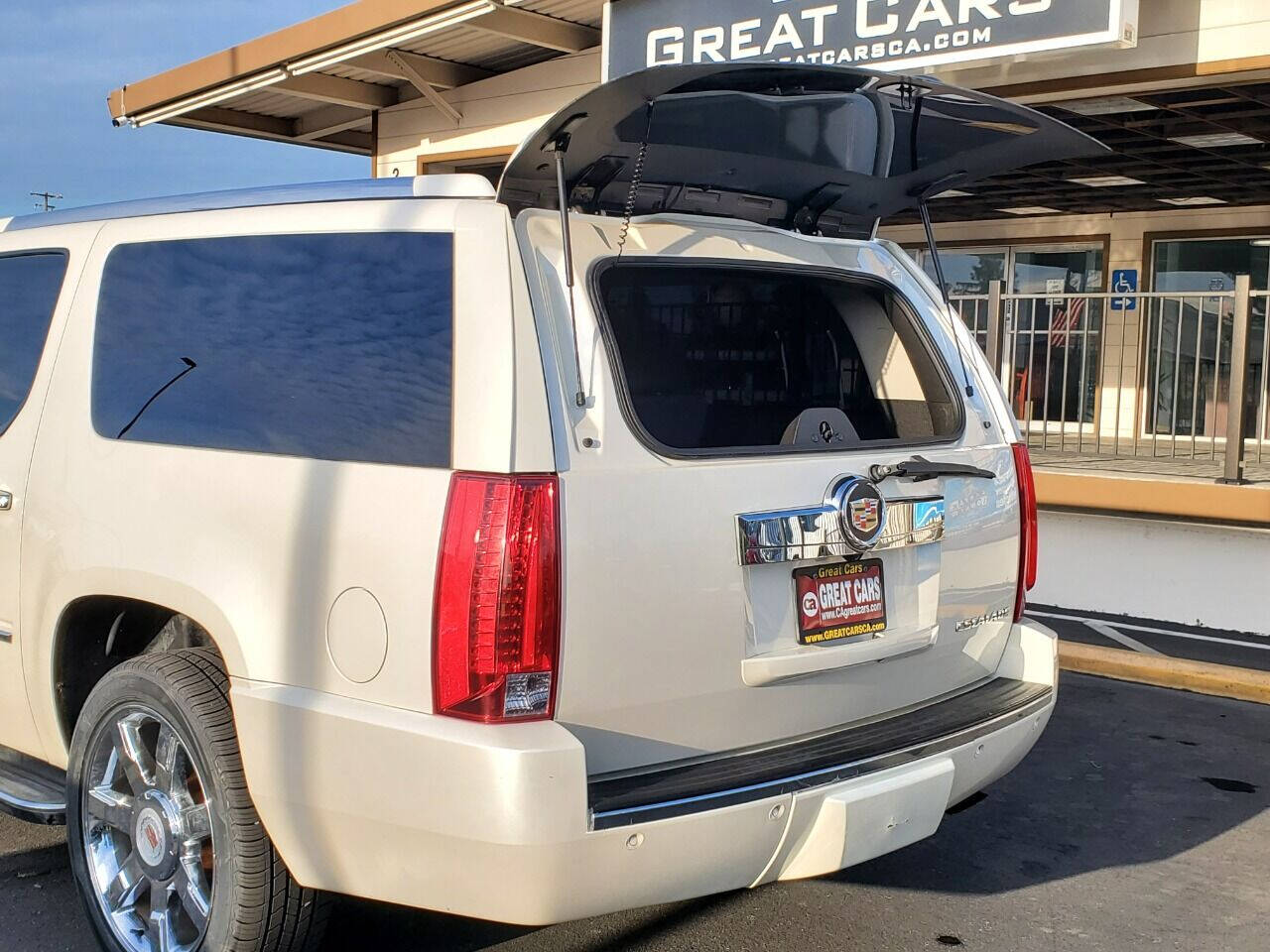 Vehicle image 5 of 32