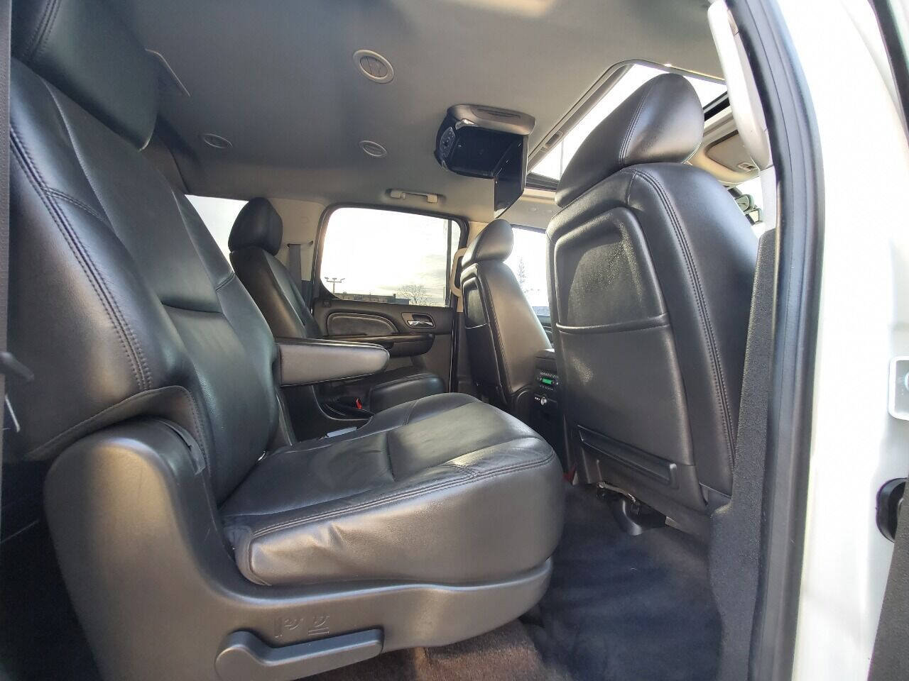 Vehicle image 19 of 32