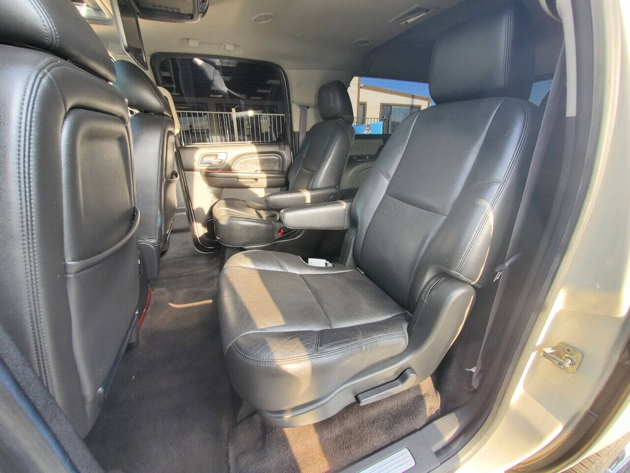 Vehicle image 22 of 32