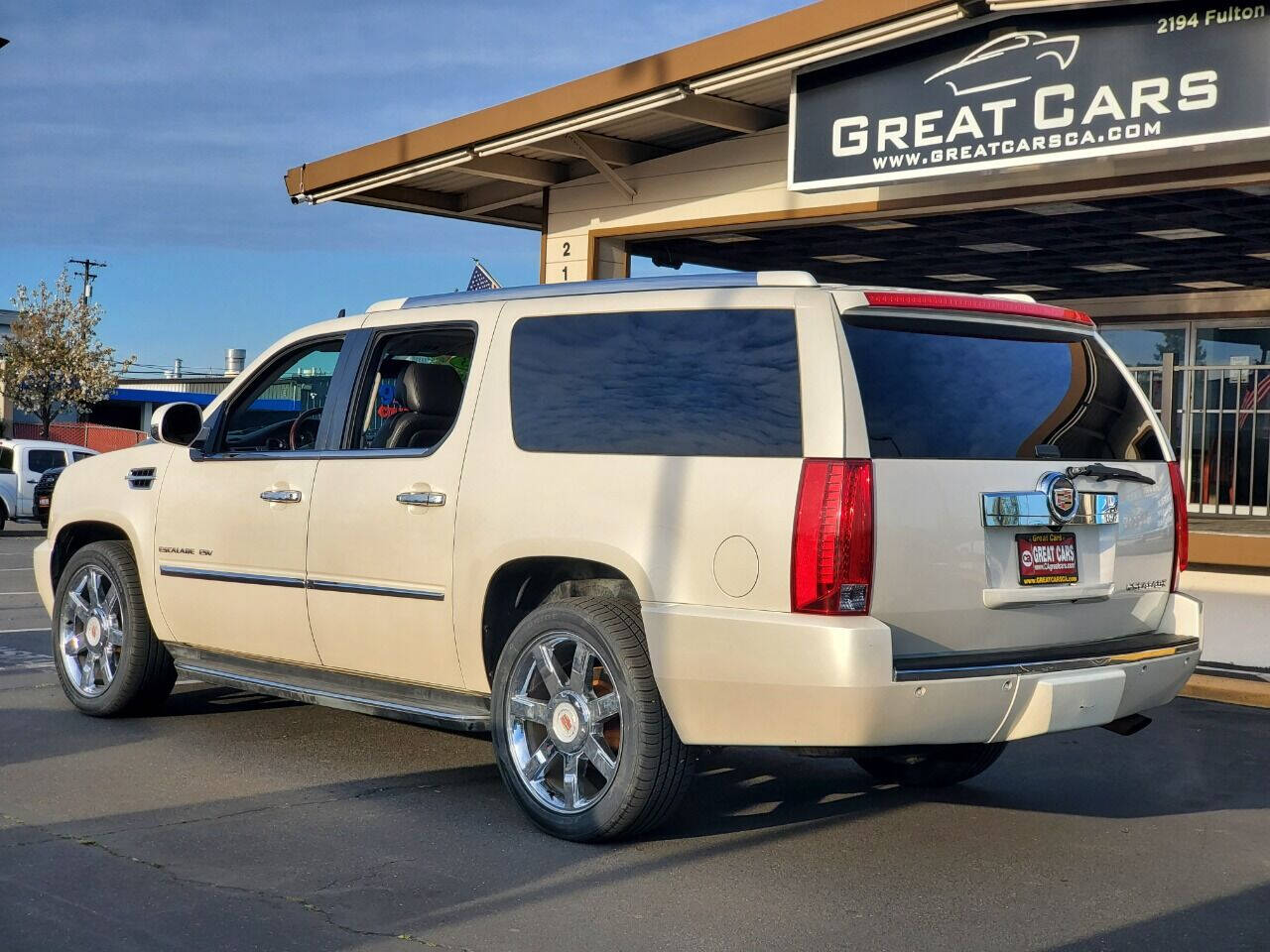 Vehicle image 7 of 32