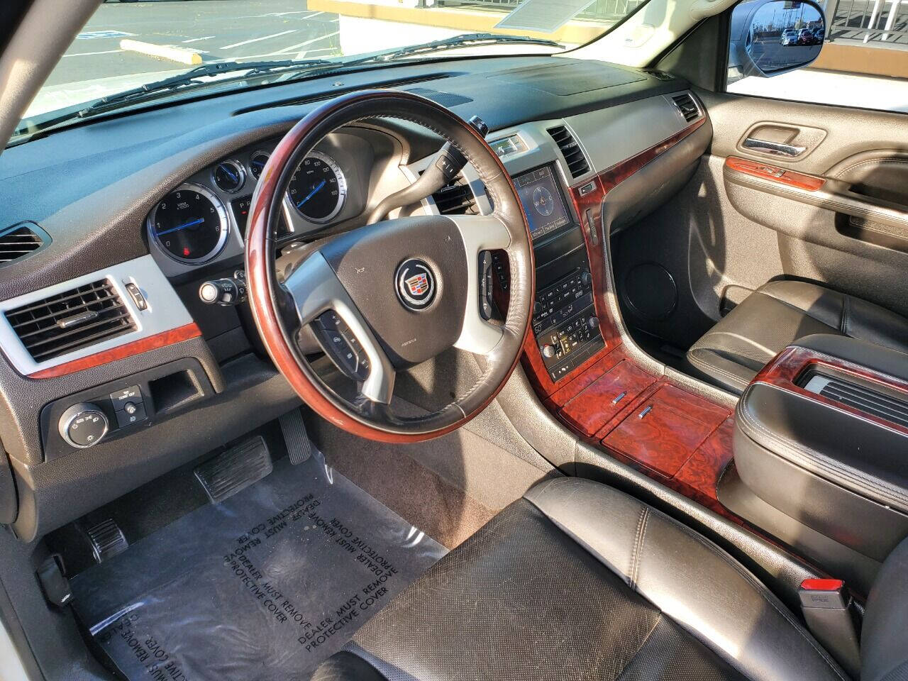 Vehicle image 14 of 32