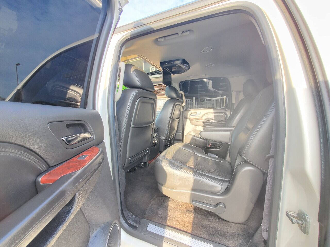 Vehicle image 20 of 32