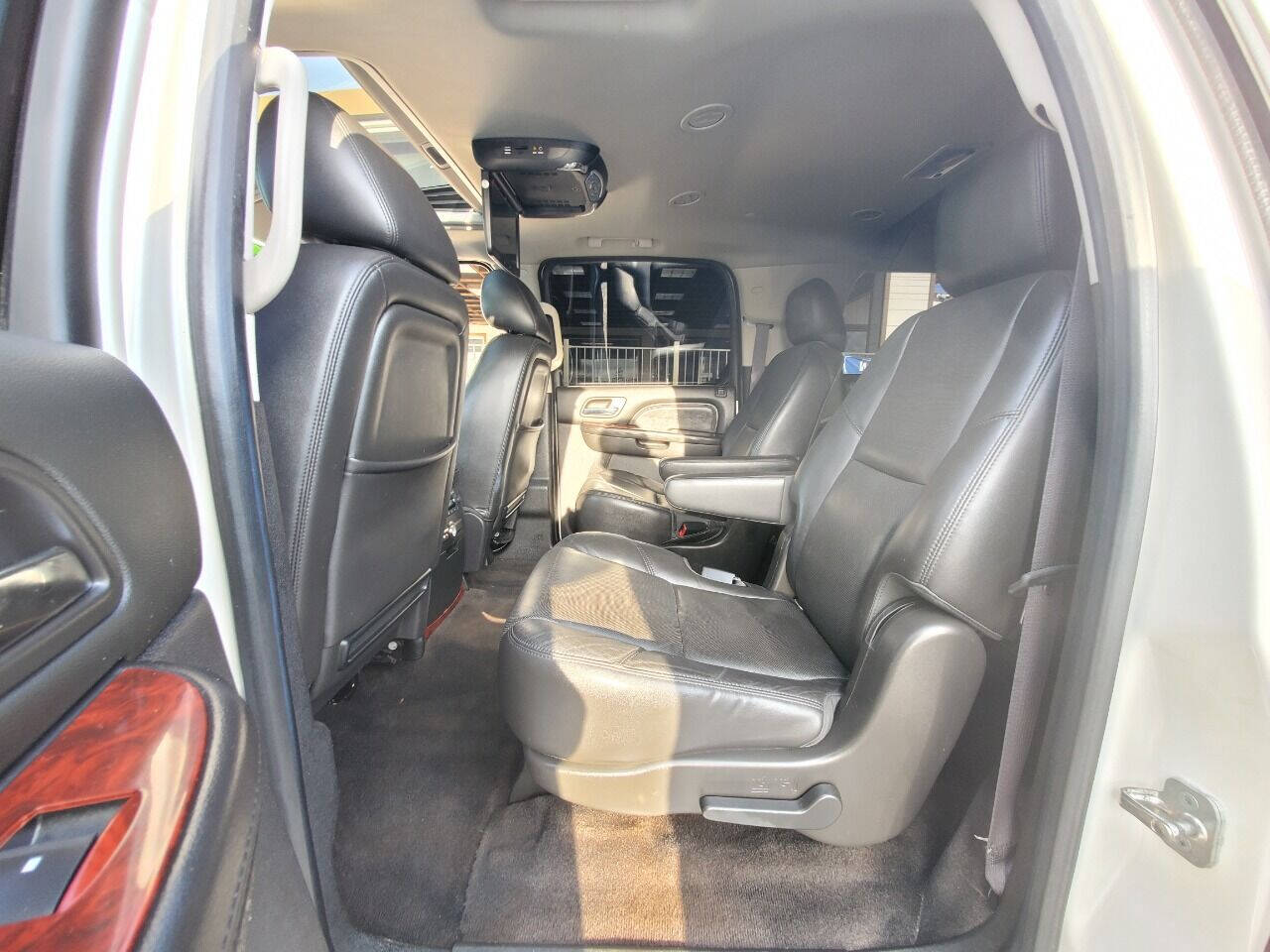 Vehicle image 21 of 32