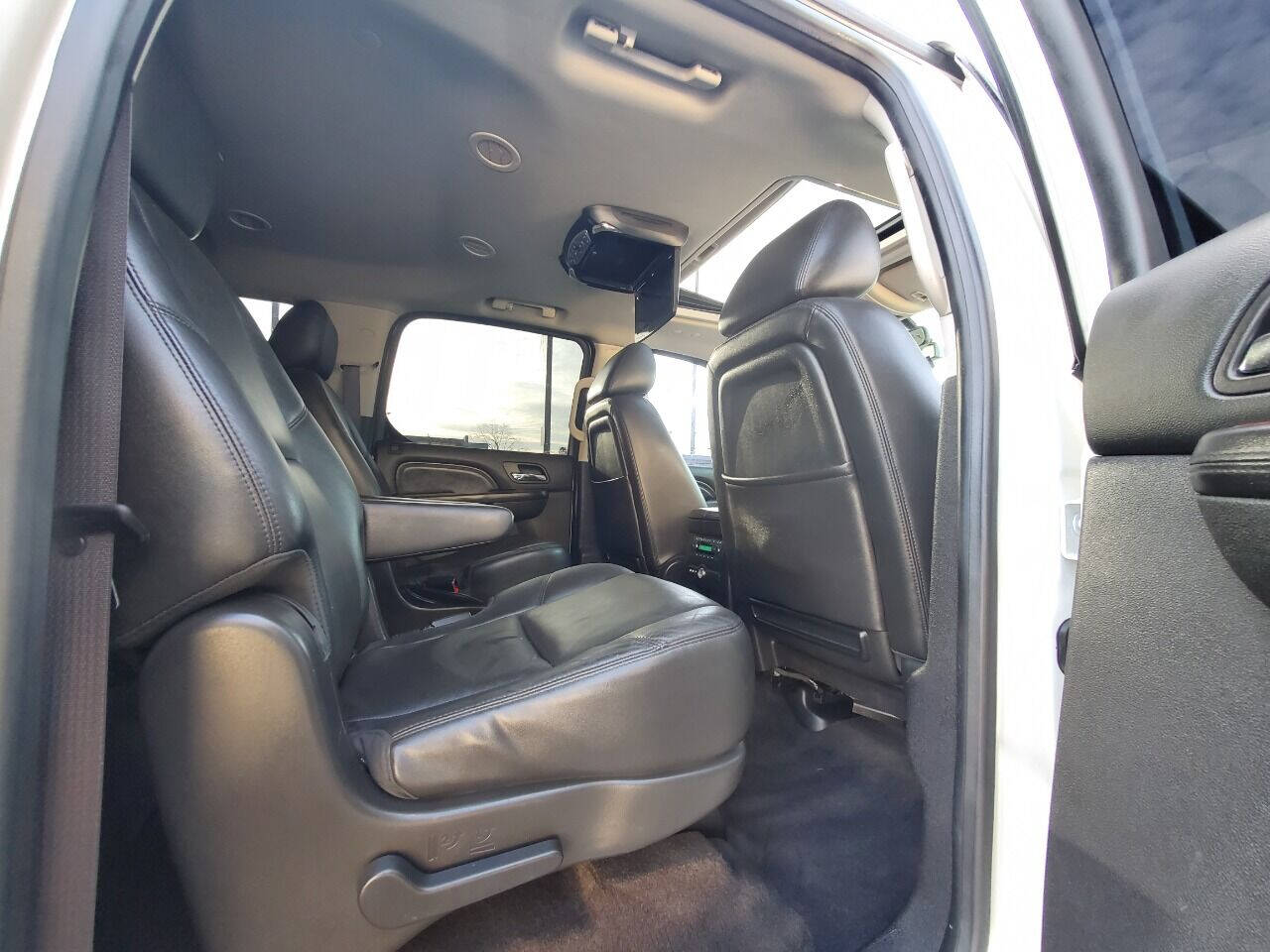 Vehicle image 18 of 32