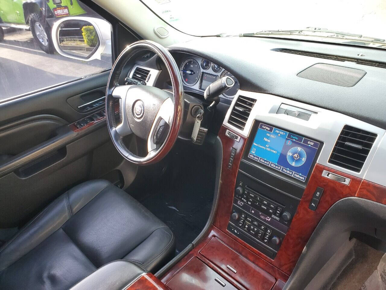 Vehicle image 17 of 32