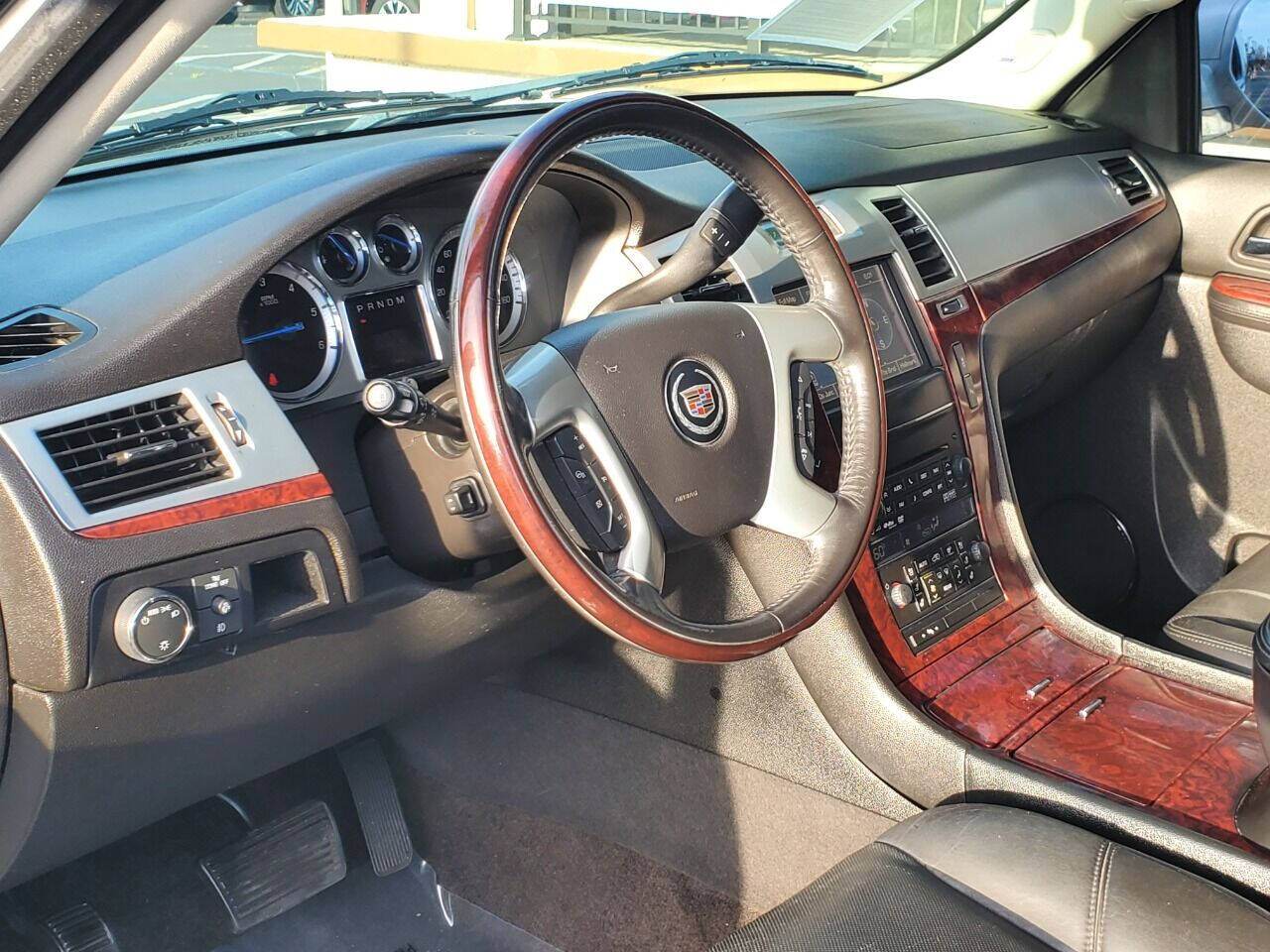 Vehicle image 11 of 32