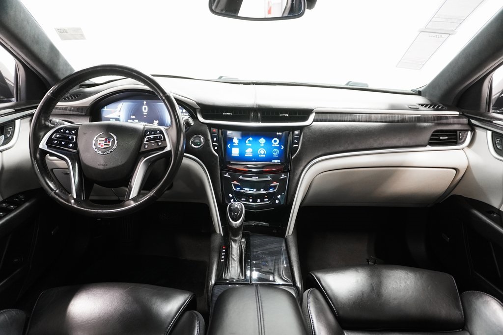 Vehicle image 14 of 30