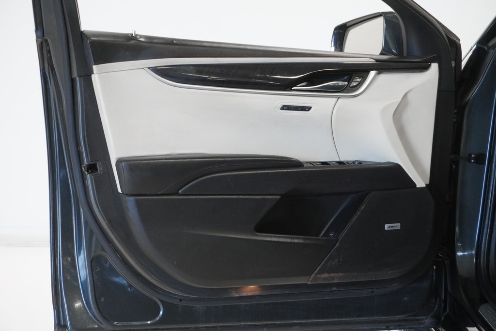 Vehicle image 15 of 30