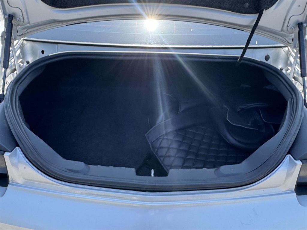 Vehicle image 10 of 31