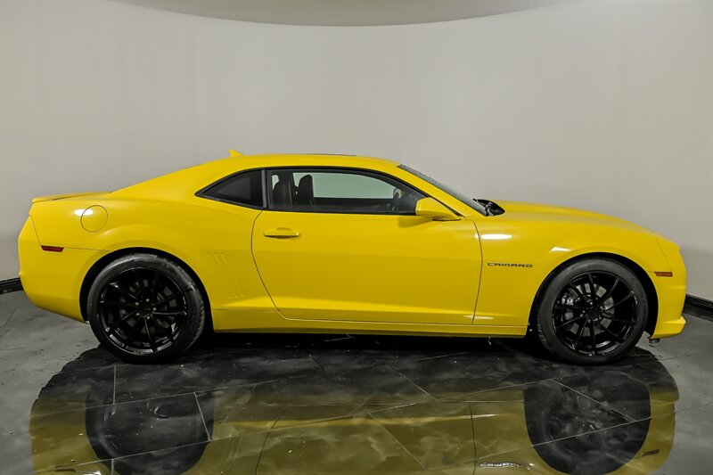 2013 Chevrolet Camaro SS Image 3 of 29