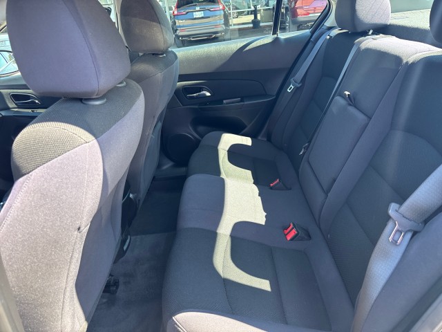 2013 Chevrolet Cruze 1LT Image 8 of 17