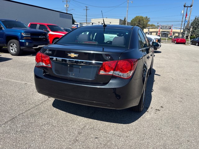 2013 Chevrolet Cruze 1LT Image 4 of 17