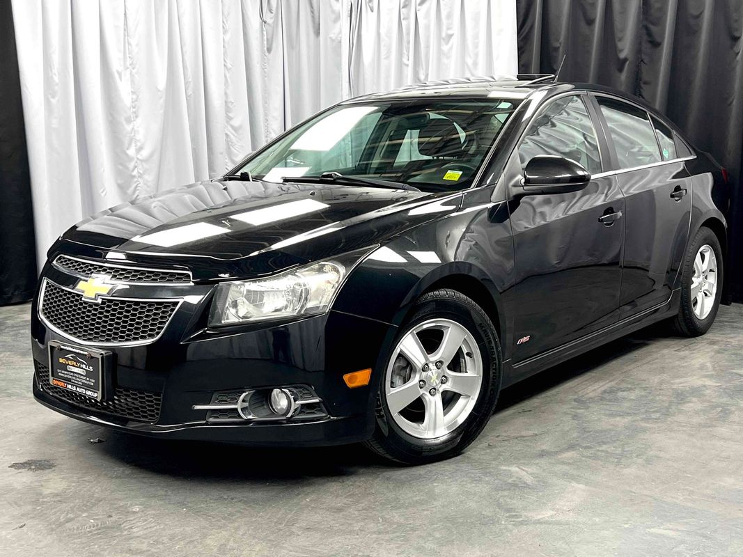 2013 Chevrolet Cruze 1LT Image 1 of 38
