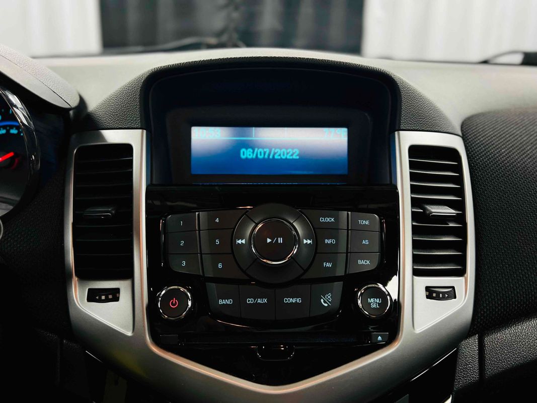 2013 Chevrolet Cruze 1LT Image 27 of 38