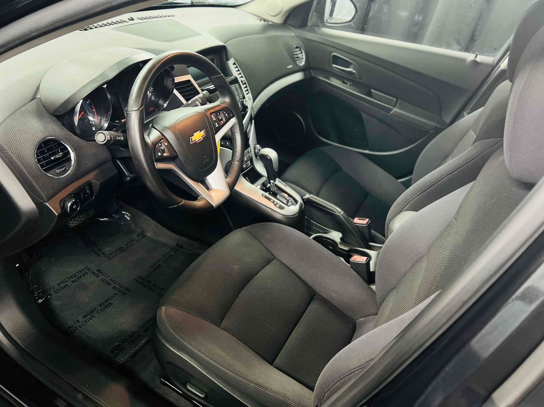 2013 Chevrolet Cruze 1LT Image 14 of 38