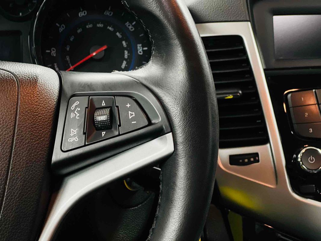 2013 Chevrolet Cruze 1LT Image 25 of 38