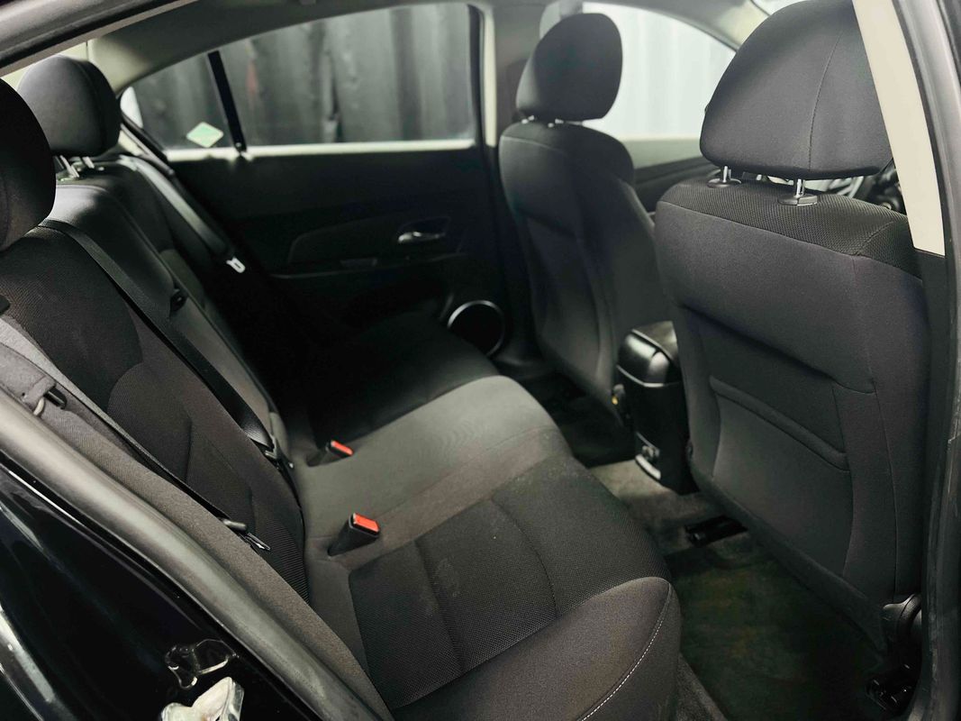 2013 Chevrolet Cruze 1LT Image 21 of 38