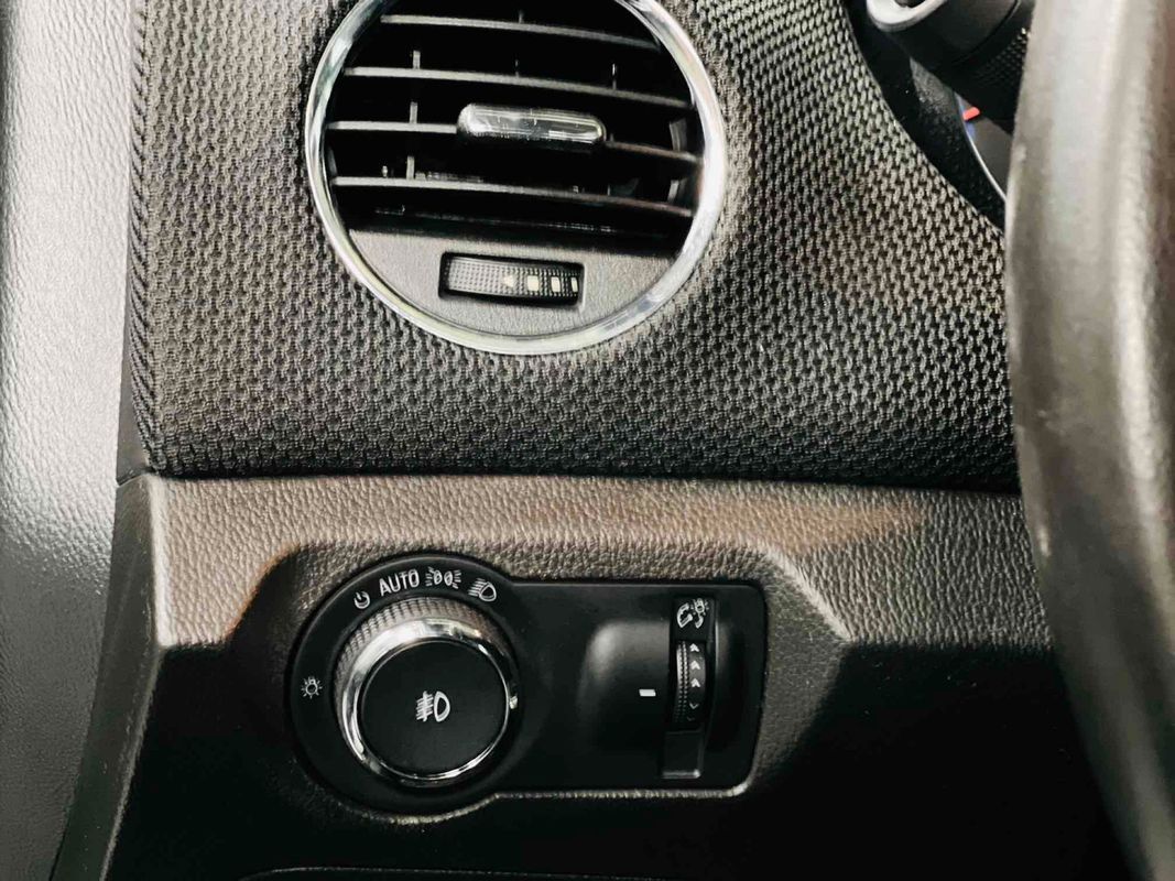 2013 Chevrolet Cruze 1LT Image 22 of 38