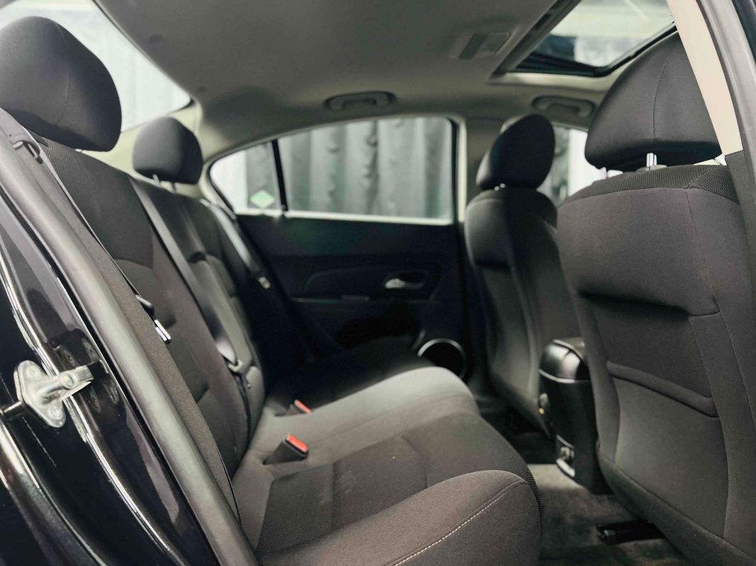 2013 Chevrolet Cruze 1LT Image 20 of 38