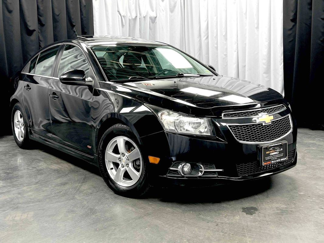 2013 Chevrolet Cruze 1LT Image 3 of 38