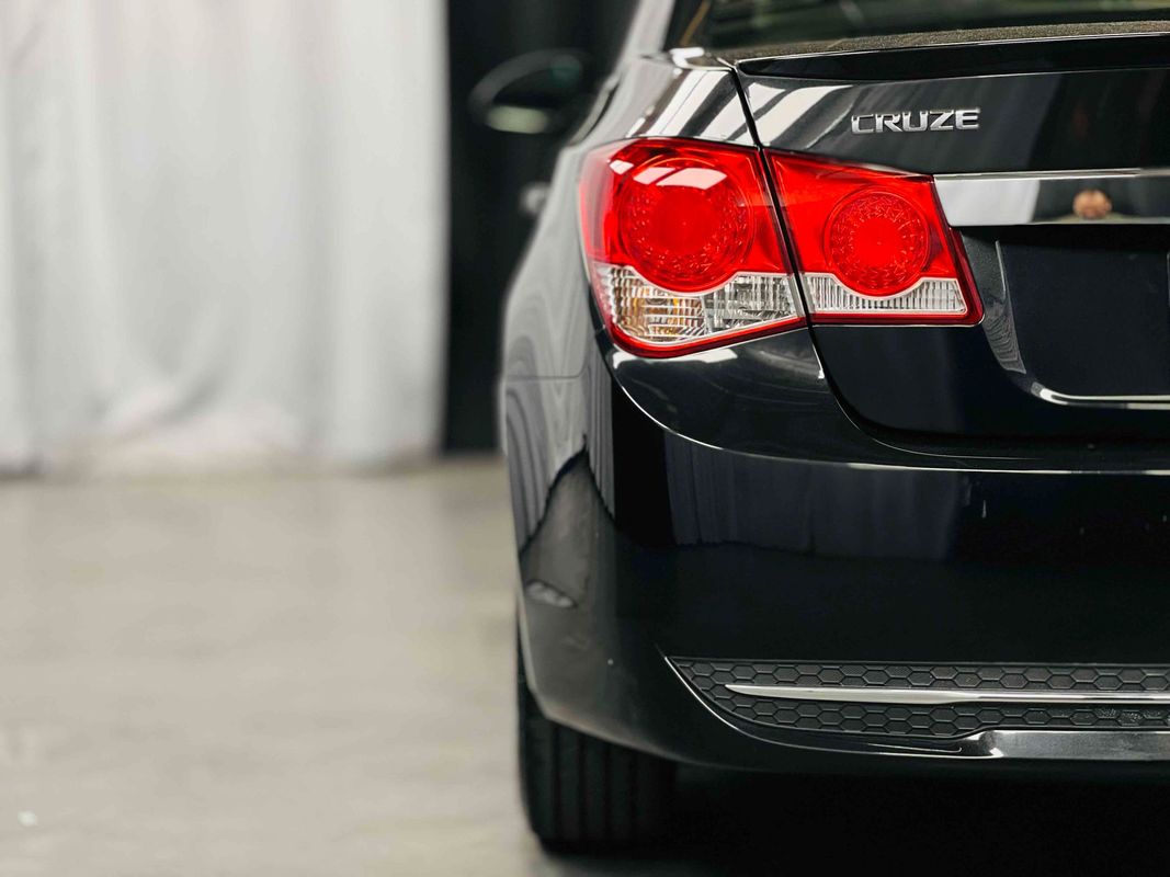 2013 Chevrolet Cruze 1LT Image 11 of 38