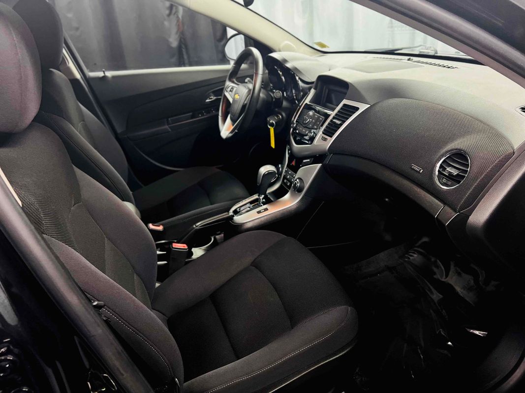 2013 Chevrolet Cruze 1LT Image 19 of 38