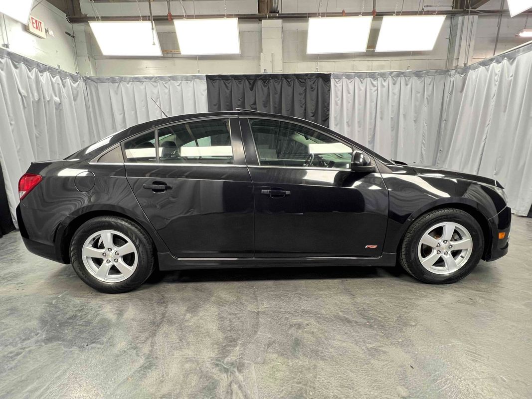 2013 Chevrolet Cruze 1LT Image 4 of 38