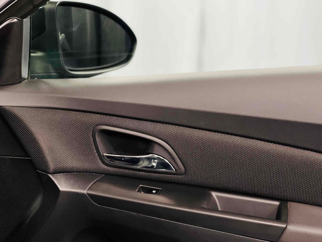 2013 Chevrolet Cruze 1LT Image 32 of 38