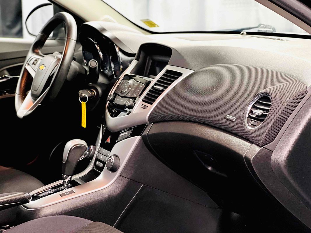 2013 Chevrolet Cruze 1LT Image 17 of 38