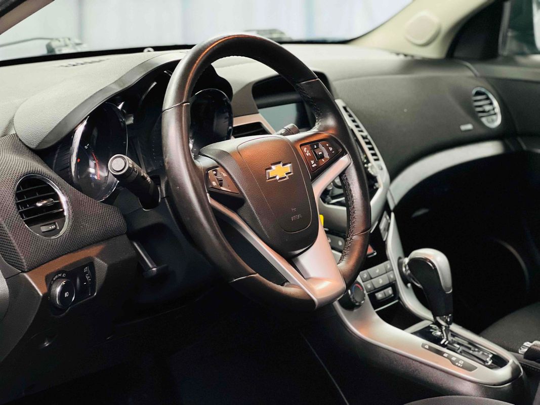 2013 Chevrolet Cruze 1LT Image 13 of 38