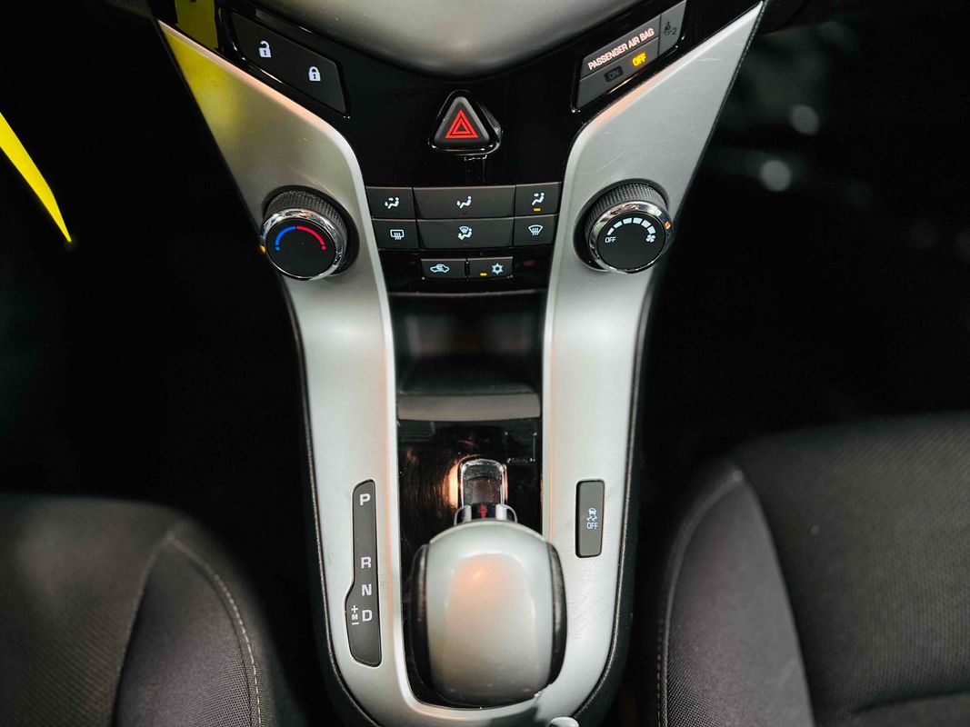 2013 Chevrolet Cruze 1LT Image 28 of 38