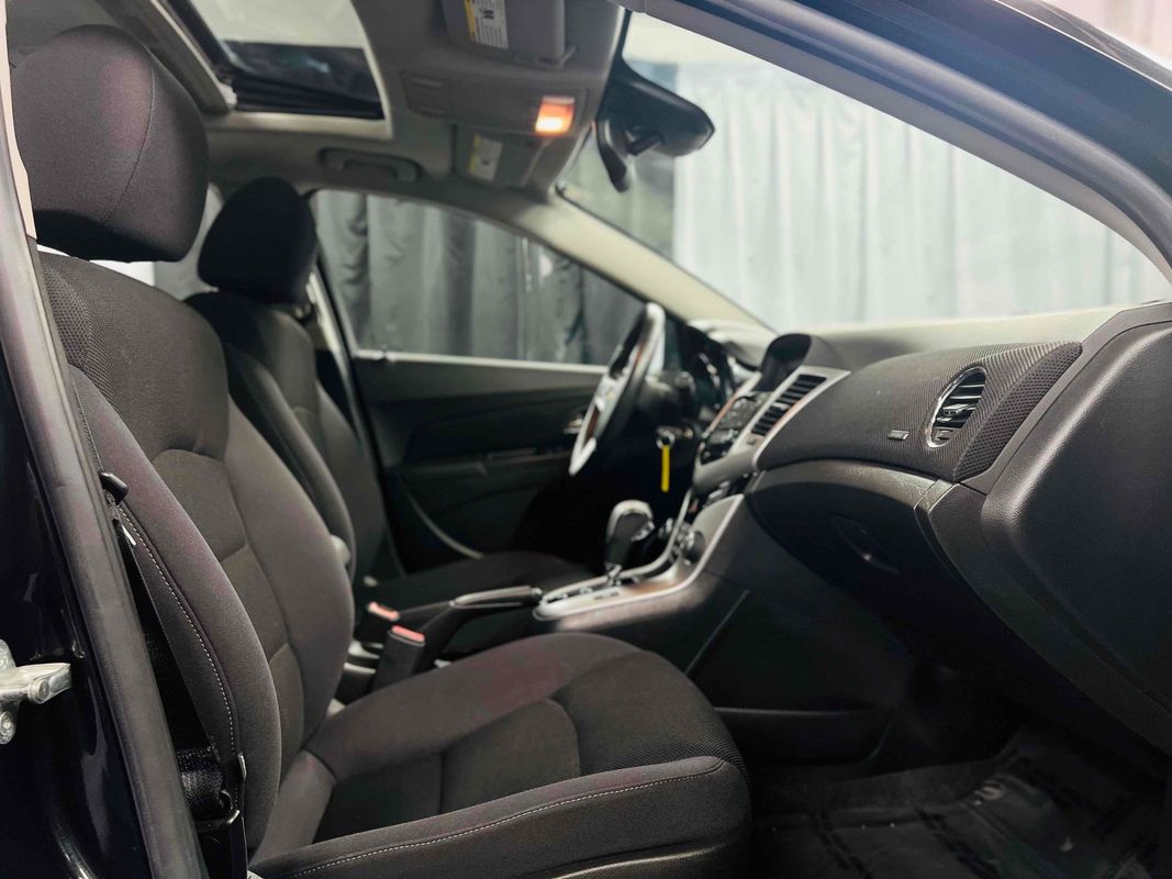 2013 Chevrolet Cruze 1LT Image 18 of 38