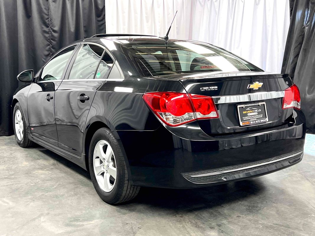 2013 Chevrolet Cruze 1LT Image 8 of 38