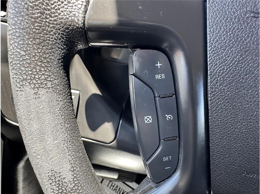 Vehicle image 26 of 33