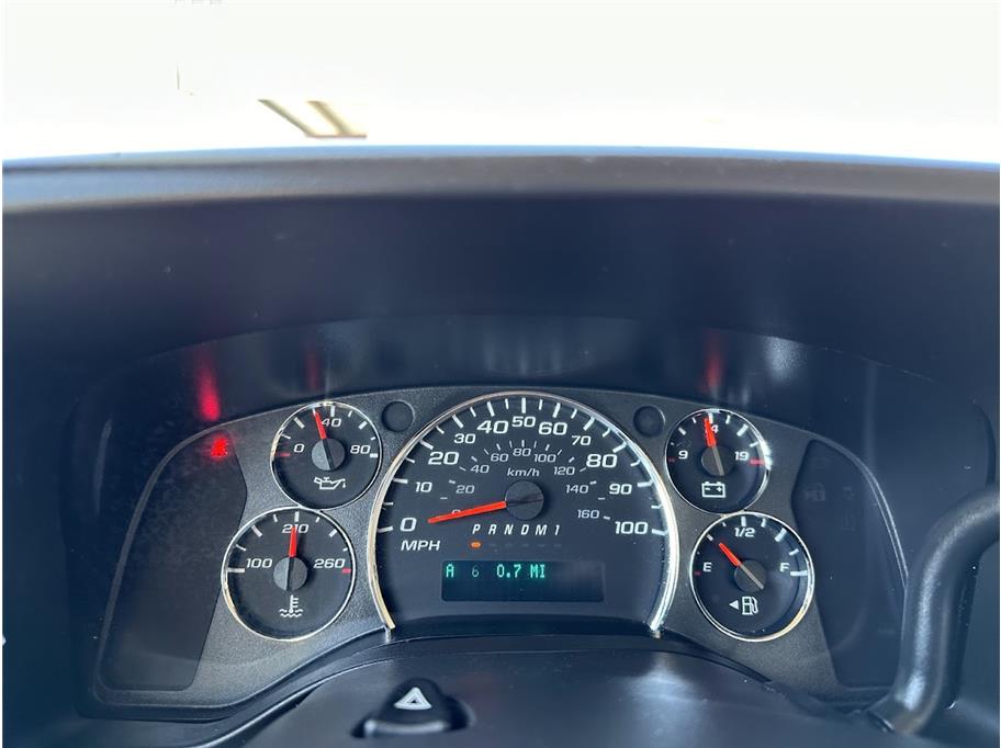 Vehicle image 27 of 33
