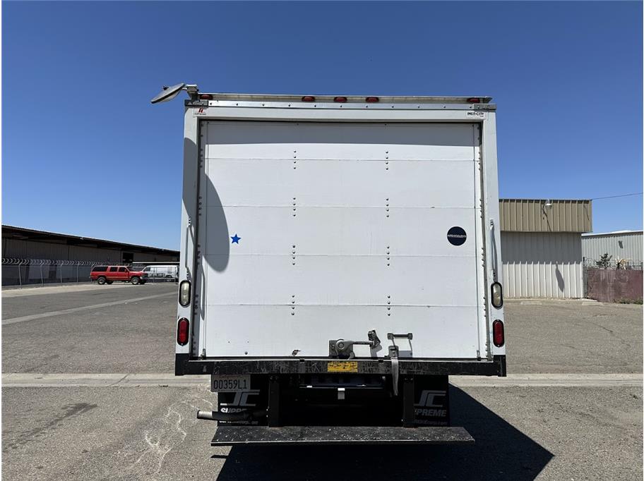Vehicle image 11 of 33