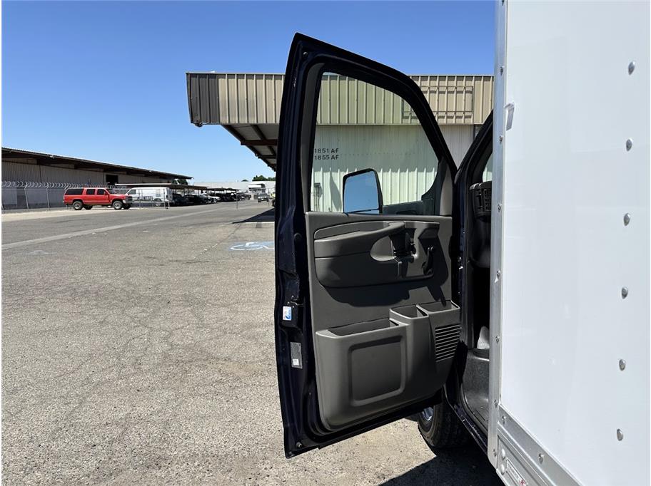 Vehicle image 15 of 33