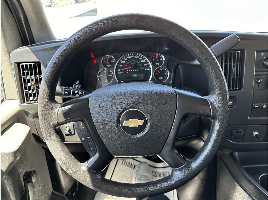 Vehicle image 25 of 33