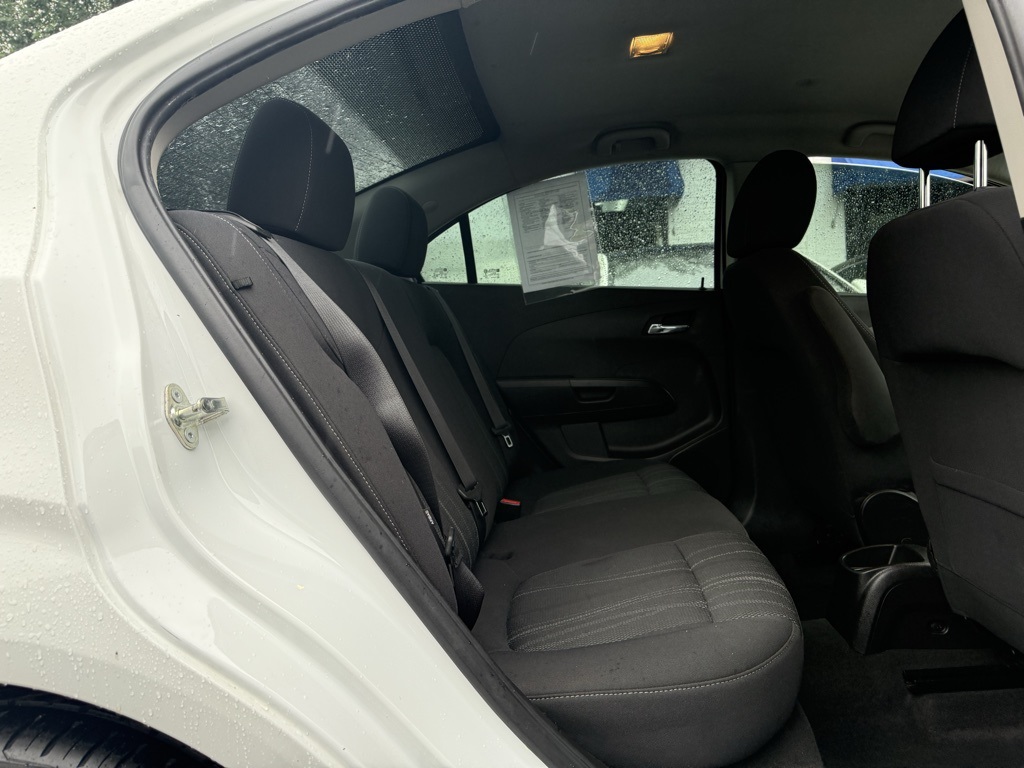 Vehicle image 17 of 30