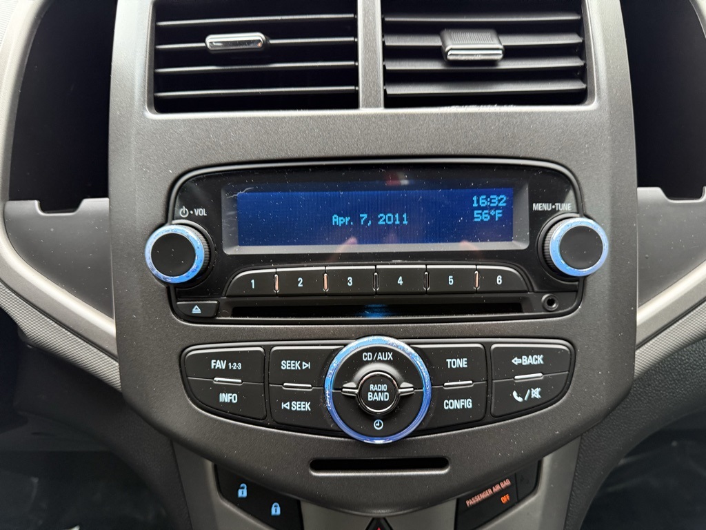 Vehicle image 25 of 30