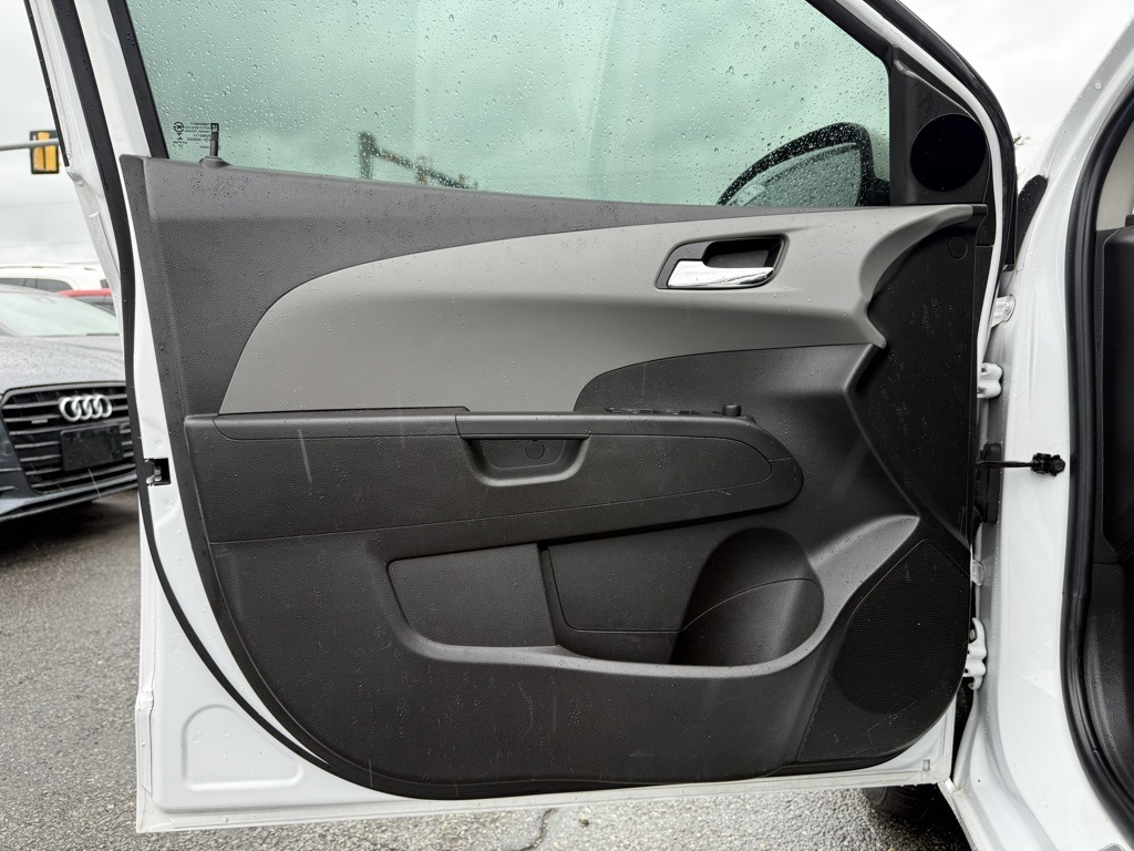 Vehicle image 9 of 30