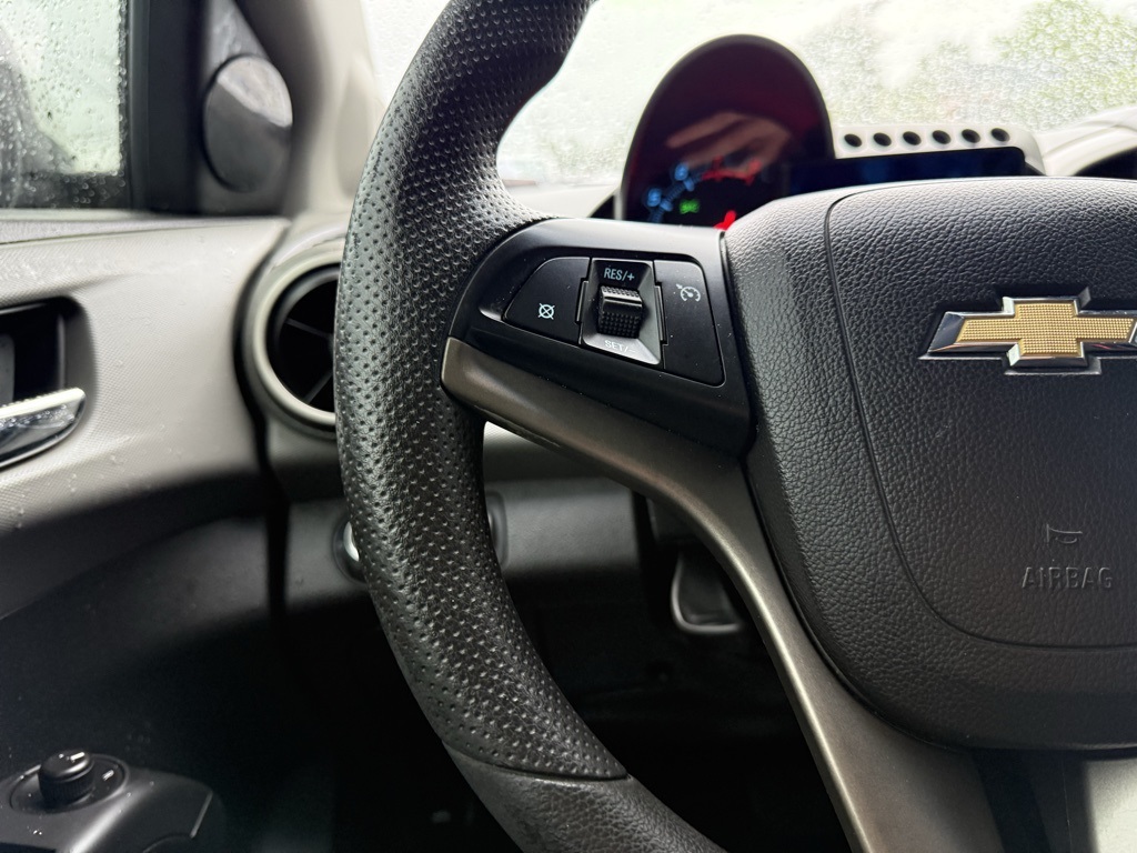 Vehicle image 27 of 30