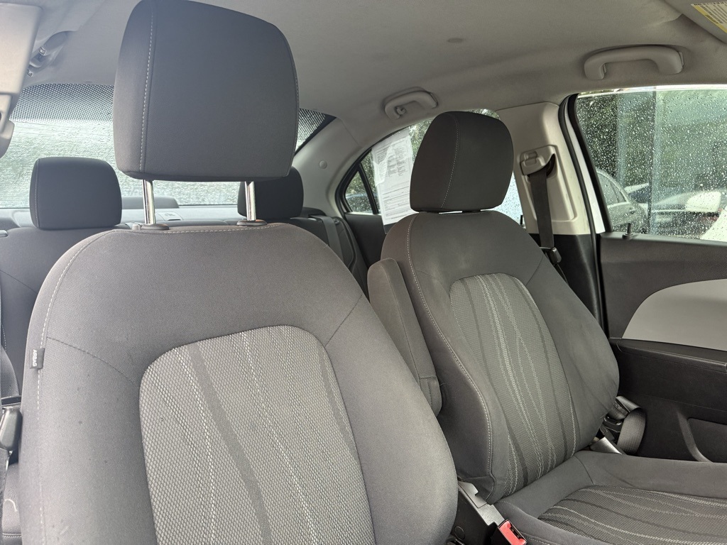 Vehicle image 13 of 30
