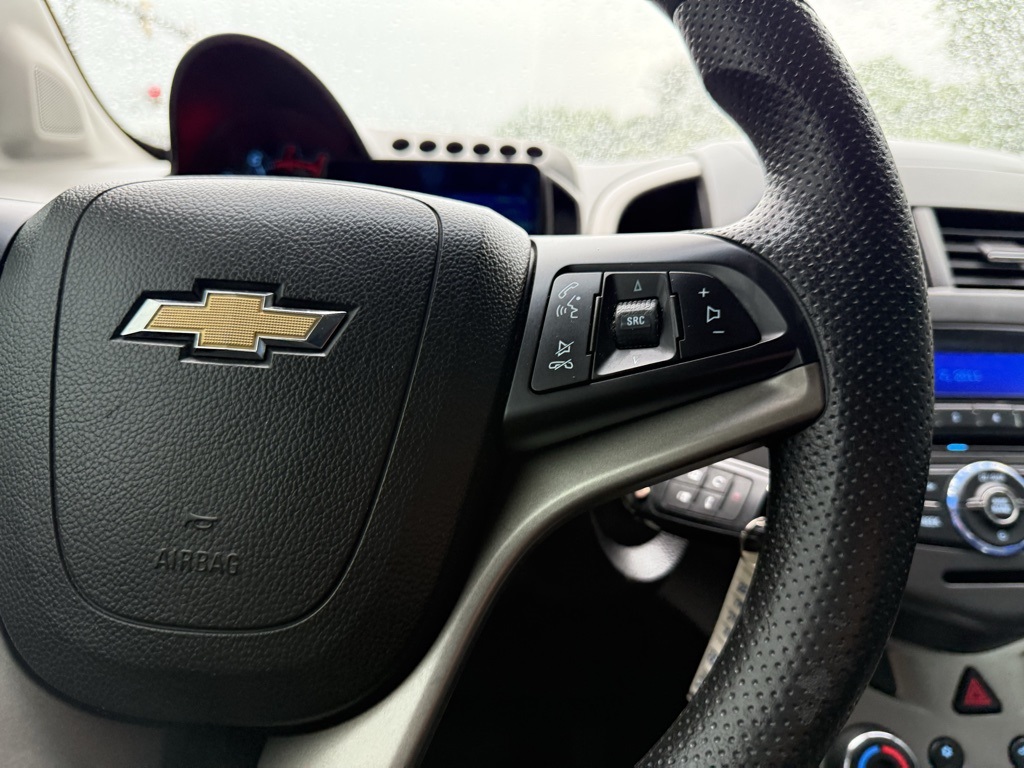 Vehicle image 28 of 30