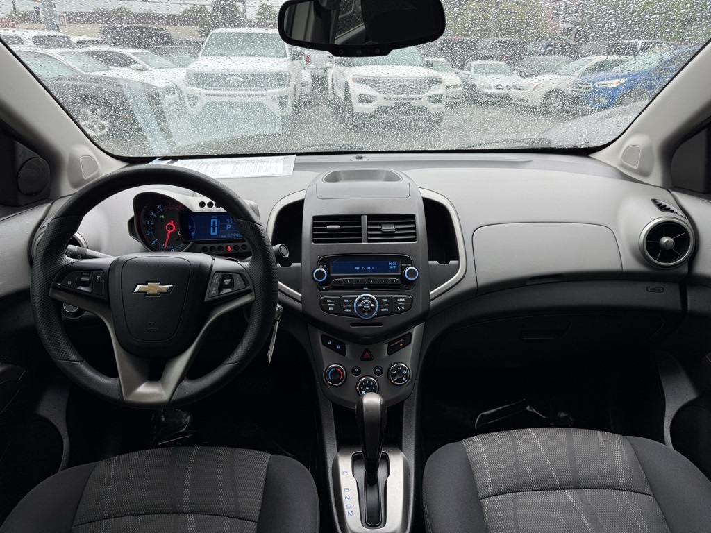 Vehicle image 21 of 30