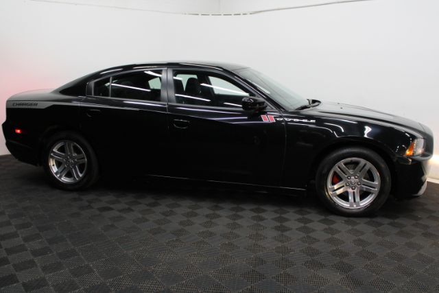 2013 Dodge Charger SE Image 2 of 23